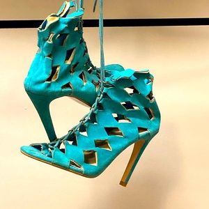 💅🏽 Beautiful Sexy Suede Laser Cut Booties